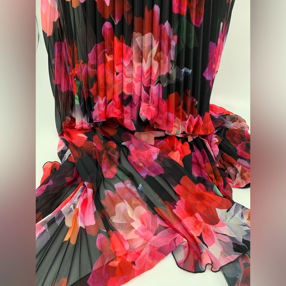 Xscap Pleated Floral-Print Evening Gown Size 4P - Picture 9 of 9